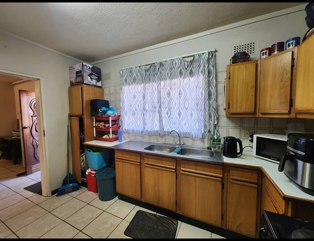 2 BEDROOM FLAT FOR SALE IN THREE RIVERS PROPER